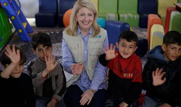 La directora ejecutiva de UNICEF, Catherine Russell, en su visita a Turquía.