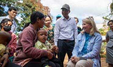 Catherine Russell durante su visita a Vietnam