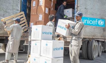 Suministros esenciales de UNICEF llegando a Afganistán