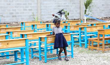 Una alumna en una escuela de Haití