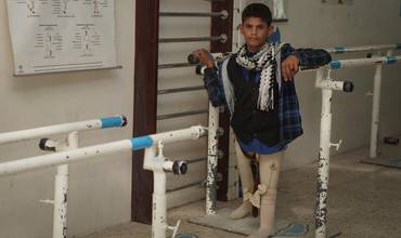 Niño mutilado por una mina en Yemen