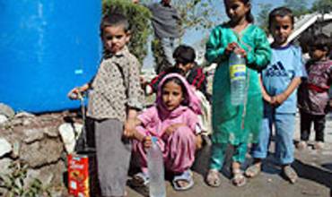 REESTABLECIENDO EL SUMINISTRO DE AGUA EN LAS ZONAS AFECTADAS POR EL TERREMOTO EN PAKISTÁN