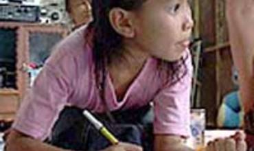 ATENCIÓN ESPECIAL PARA LOS NIÑOS Y NIÑAS INFECTADOS CON EL VIH EN LAO