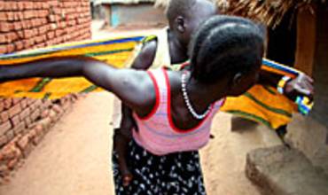 Soldados que vuelven a ser niños en Uganda