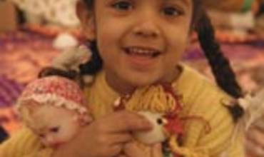 UN AÑO DESPUÉS DEL TERREMOTO, LOS NIÑOS DE BAM SIGUEN VIVIENDO UNA SITUACIÓN MUY DIFÍCIL