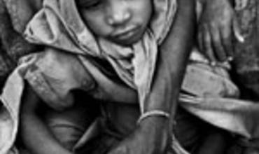 EL RETRATO DE UN NIÑO DE DARFUR GANA EL PREMIO «FOTO DEL AÑO 2004»