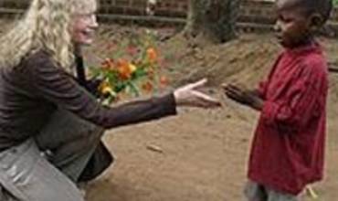 Mia Farrow pide apoyo para las familias «abandonadas» de la República Centroafricana