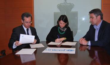 Firma convenio Torrelodones-UNICEF Comité de Madrid
