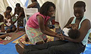 El modo más sencillo de salvar a un bebé en Haití