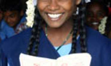 Este verano, los clientes de ING DIRECT pueden apoyar la escolarización de las niñas en India con un pequeño gesto
