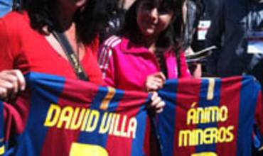 David Villa muestra su solidaridad con los mineros atrapados en Chile