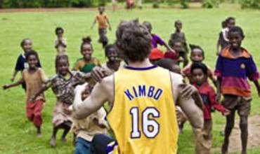 'Mi nombre es Kimbo'. Más de 30.000 personas cambian su nombre por Kimbo a favor de la supervivencia infantil