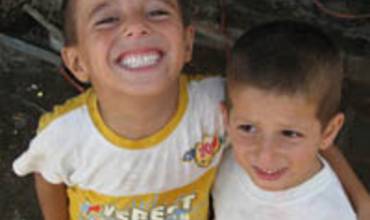 Los jóvenes de los Territorios Palestinos Ocupados celebran los derechos de los niños