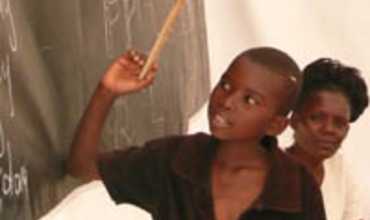 Kenyan kalitatezko hezkuntza bultzatuz