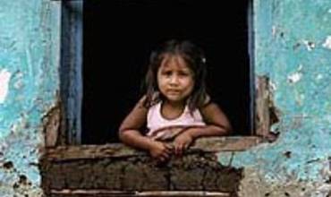 LA VIOLENCIA EN COLOMBIA PRODUCE EL DESPLAZAMIENTO DE FAMILIAS INDÍGENAS