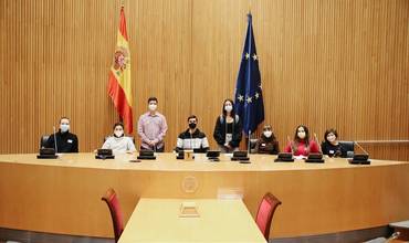 Chicos y chicas se reúnen en el Congreso de los Diputados con la Comisión de Infancia y Adolescencia 