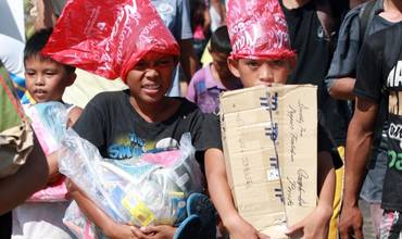 Niños desplazados por el tifón Haiyan, Filipinas