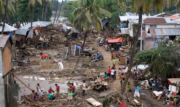 Filipinas: UNICEF reparte su primer envío de agua y suministros médicos