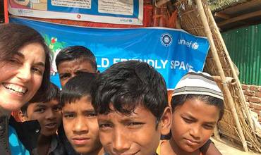 Alicia Moreno en Bangladesh con niños rohingya