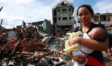 Una madre y su bebé en Filipinas