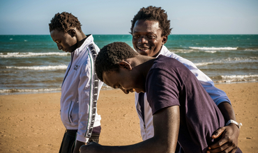 Ayuda refugiados: cifra récord de menores no acompañados en Italia