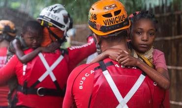 368.000 niños en riesgo por el paso del ciclón Kenneth