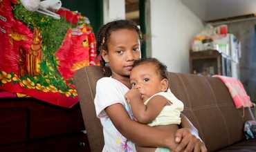 Ayuda a los niños afectados por el ciclón Pam en Vanuatu