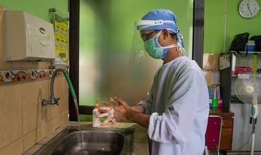 Casi 2.000 millones de personas dependen de centros de salud sin agua potable