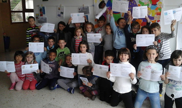 Pasaportes de humanidad para el Día del Niño en el Colegio Manuel Larramendi