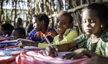 Aguambiente, un año más por la educación de los niños más vulnerables