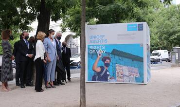 Inauguración de la exposición sobre el 75 aniversario de UNICEF con Abertis