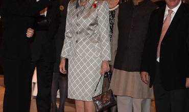 La Reina Doña Sofía visita la exposición 'Infancia'