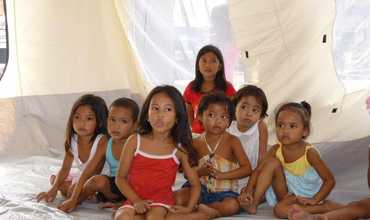 Niños en una escuela en Filipinas