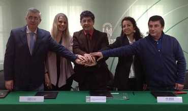 Firma del acuerdo de colaboración con la Agencia Andaluza de Cooperación