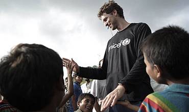 Gasol en Bangladesh con los niños rohingya