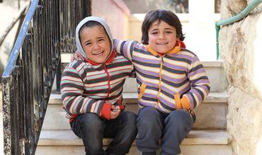 Un hogar con puerta verde para los niños sirios de Alepo