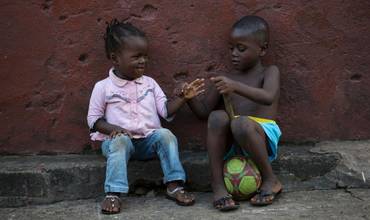 Ébola en África: la epidemia deja a miles de niños huérfanos