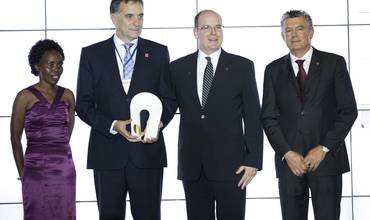 Pau Gasol recibe el premio Campeón por la Paz