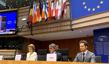 David Bisbal pide en el Parlamento Europeo que la infancia esté en el centro de las decisiones políticas