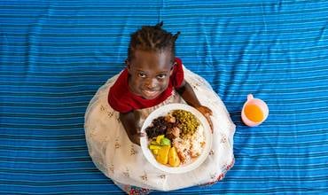 ¿Cómo alimentamos a los niños y niñas en su etapa más crucial de crecimiento?