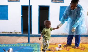 Ébola: 1 de cada 5 contagiados por el virus es un niño