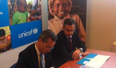 Socios,trabajadores del sector y miembros de UNICEF tras la conclusión del encue