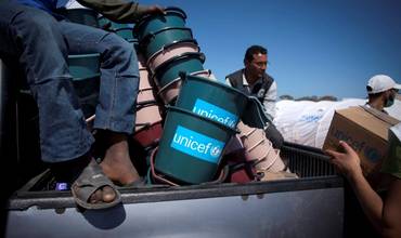 UNICEF envía agua potable a Trípoli para responder a la creciente crisis