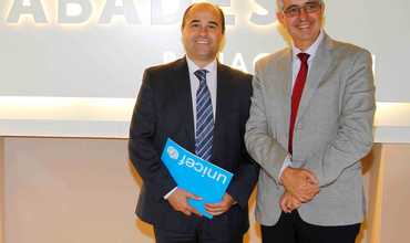 Antonio Martín de Grupo Abades y Ricardo García, de UNICEF tras la firma