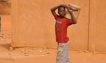 Níger: los niños abandonan la escuela para apoyar a sus familias