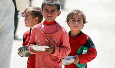 Dolor y huida para los niños sirios de Raqqa