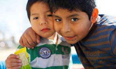 Los 18 ayuntamientos de la Red de Infancia y Adolescencia firman la adhesión al Pacto por la Infancia en Madrid