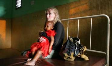 Mia Farrow recibe el premio Sevilla NODO Entre Culturas 2007