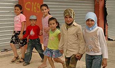 Un año después del conflicto, una nueva crisis pone en peligro el retorno a la normalidad de los niños y niñas del Líbano