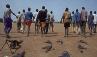 Niños y niñas en armas